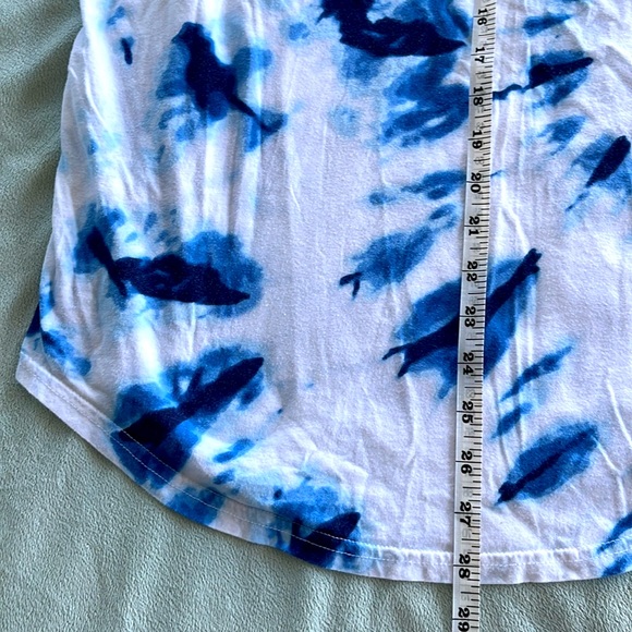 Hollster Curved Hem Tee, Size Large - Picture 4 of 7